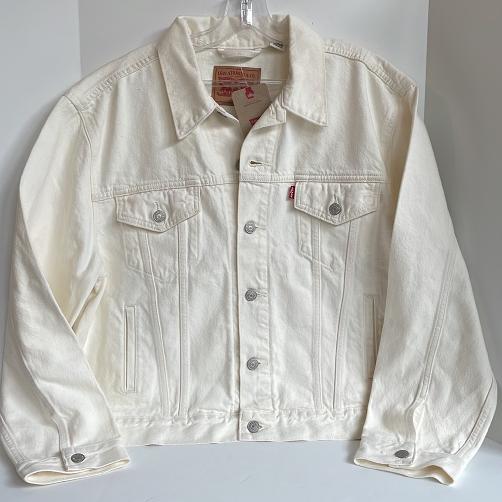 NWT Levi’s Ex Boyfriend Trucker cream colored jean jacket size XL